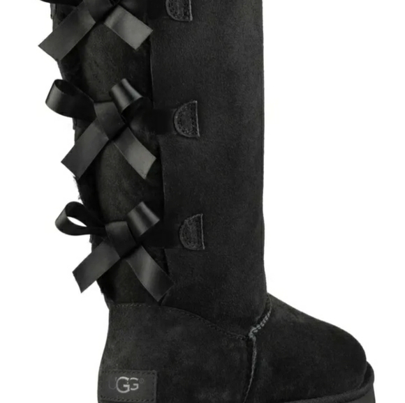 Looking to trade for these uggs!look thru my close - Picture 8 of 14